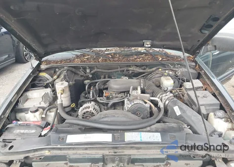 2002 Chevrolet S Truck S10 из США, поврежденный, VIN 1GCDT13W82K146488